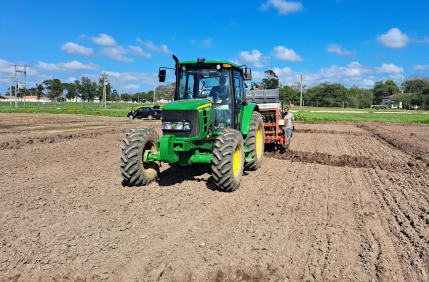  Inicia o plantio da área da Abertura Oficial da Colheita do Arroz e Grãos em Terras Baixas