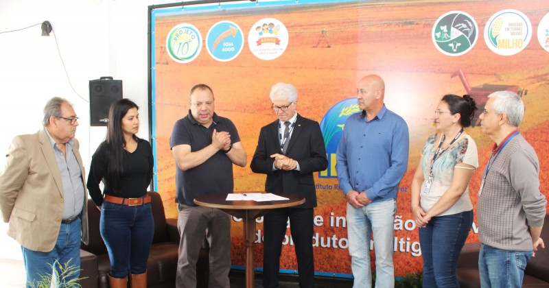  Irga e IBGE firmam cooperação técnica em dados do arroz
