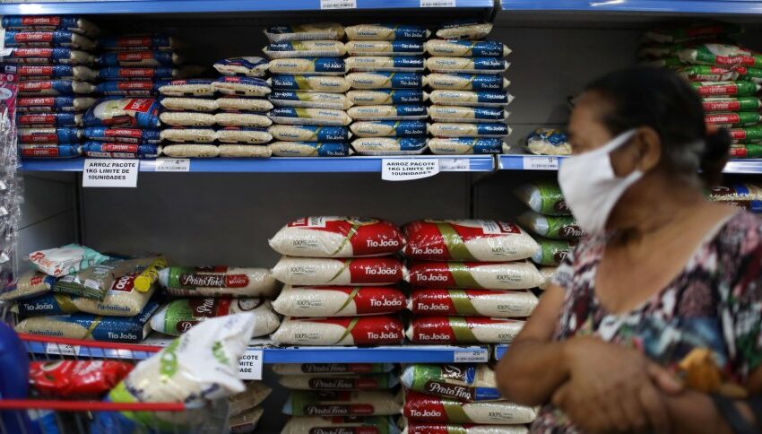  Tentando frear a fome, Rio aprova lei que tira ICMS do arroz e do feijão