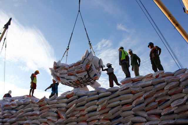  Mercado de arroz da África Ocidental se ajusta às quedas de preços após a Índia retirar barreiras