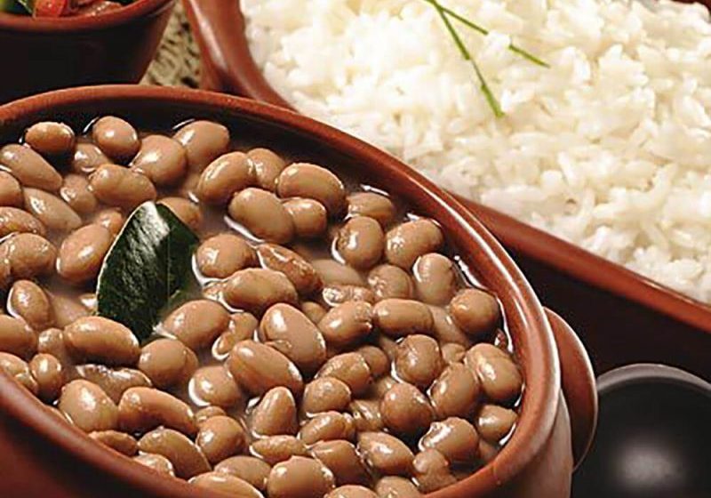 Excesso de oferta faz cair preços do arroz e do feijão-preto