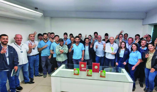 Equipe da Cooperja comemora o tricampeonato no reconhecimento à qualidade de suas sementes