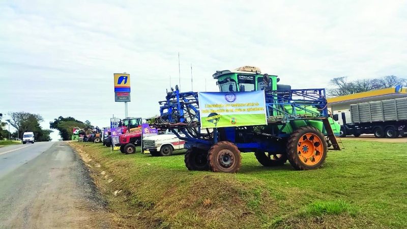 Bloqueios em rodovias federais concentram protestos de agricultores por retomada do crédito