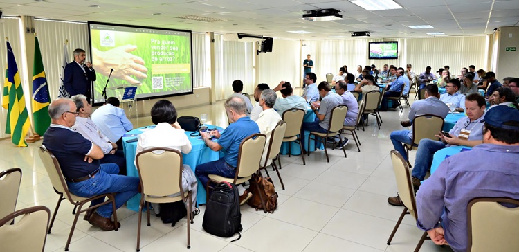  Embrapa e SIAGO realizam workshop sobre sistema de produção de arroz irrigado por pivô