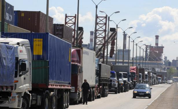  Los transportistas extienden la huelga que hasta ahora solo afectaba al arroz