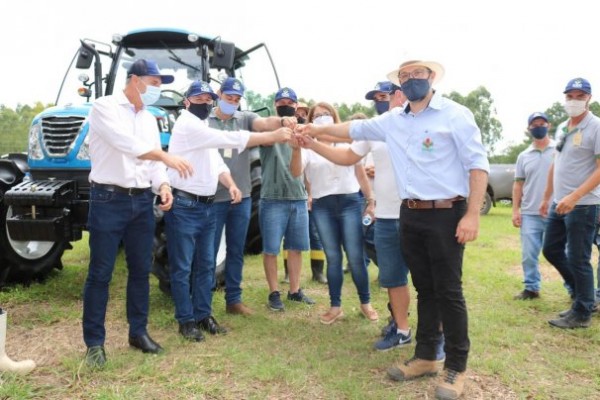  Secretaria da Agricultura entrega equipamentos para produtores de arroz no Sul do Estado