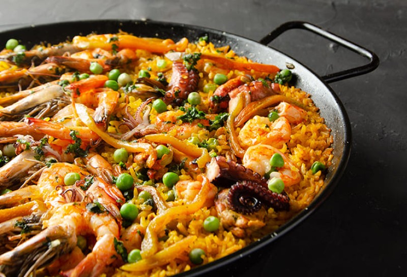  Espanhóis alertam que a paella pode desaparecer pelas regras ao arroz da UE